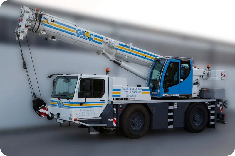 Liebherr LTM 1030 Autokran in GAAC-Livree, Seitenansicht