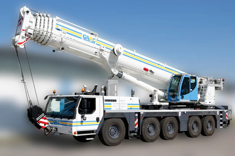 Liebherr LTM 1160-5.2 Fünfachser-Autokran von GAAC, Seitenansicht