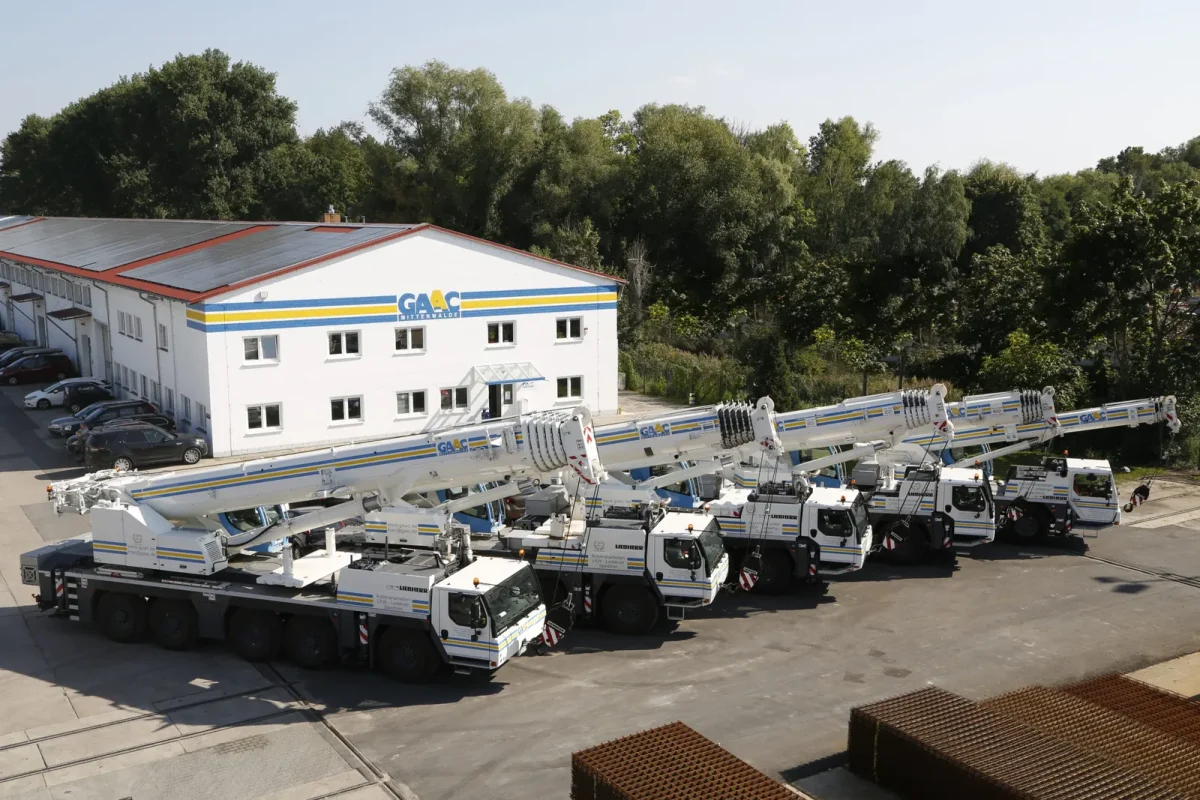 GAAC Autokran-Flotte, Schwertransport und Firmengelände in Mittenwalde