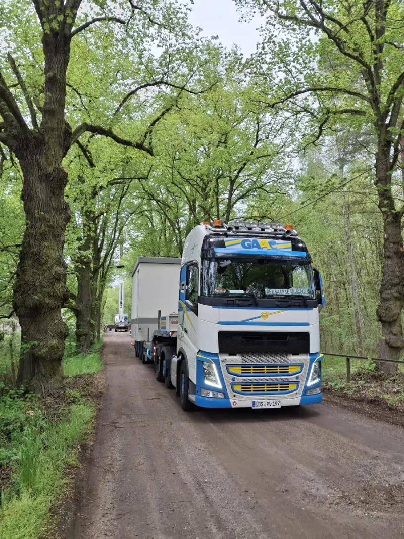 Anfahrt über den Waldweg