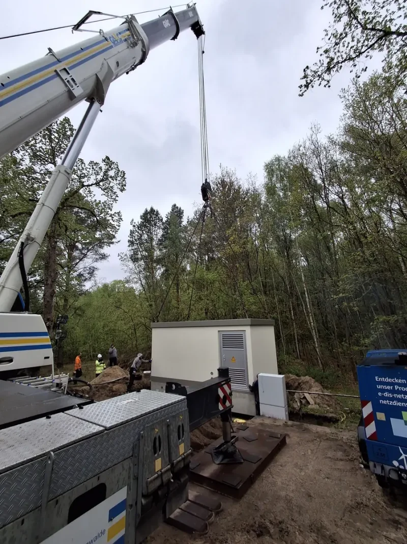 Millimeterarbeit am Fundament